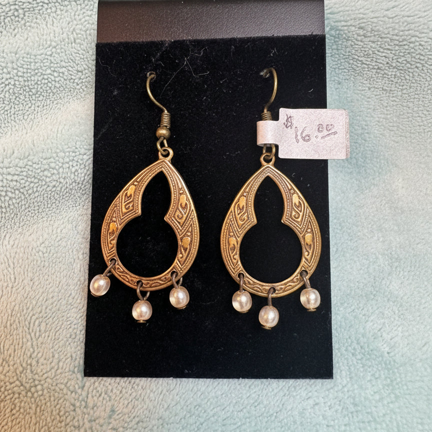 ~ White Pearl Dangles ~