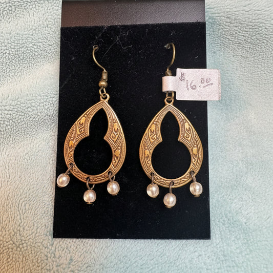 ~ White Pearl Dangles ~